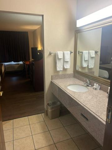 Hotel Baymont By Wyndham Battle Creek/I-94 Exterior foto